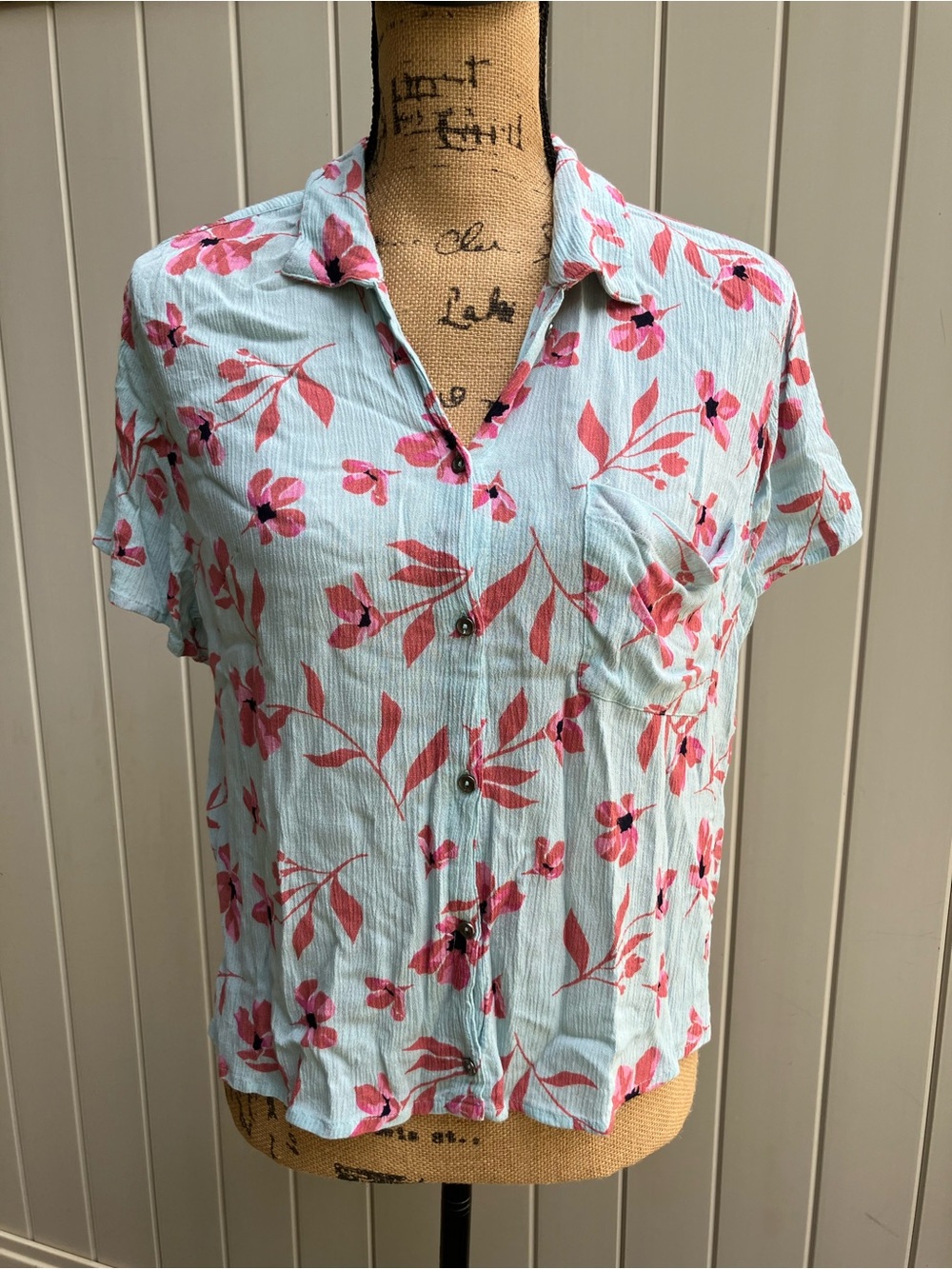 Billabong beachy surfer girl resort wear floral cropped button up top medium
